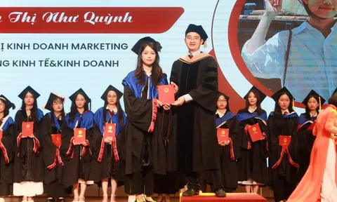 Đại học Duy Tân trao hơn 2.000 bằng tốt nghiệp