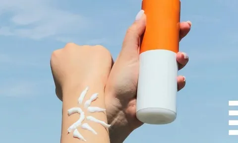 Nữ sinh Hà Nội "cháy da" vì tin lời quảng cáo kem chống nắng giá rẻ trên mạng