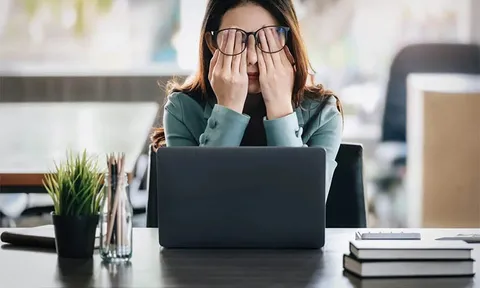 Vỡ mạch máu não, dấu hiệu nhận biết chỉ từ cơn đau đầu