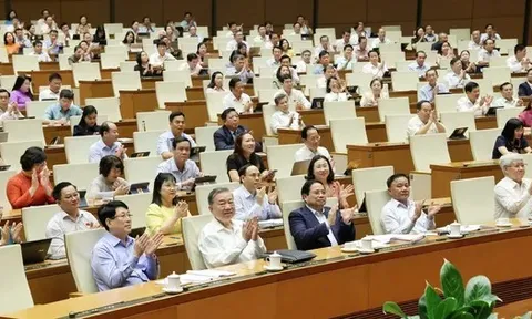 Quốc hội thảo luận về phát triển kinh tế xã hội cùng nhiều nội dung quan trọng khác