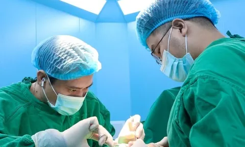 Gặp tai nạn hi hữu, bộ phận "nhạy cảm" của người đàn ông phình to như quả bóng