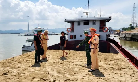 Tạm giữ tàu chở cát không có hóa đơn, chứng từ