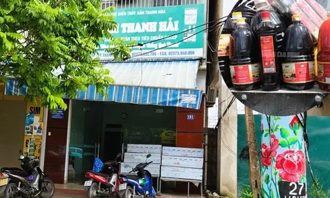 Bất ngờ với trụ sở công ty có hàng ngàn chai nước mắm bị vứt bỏ ở Quảng Nam