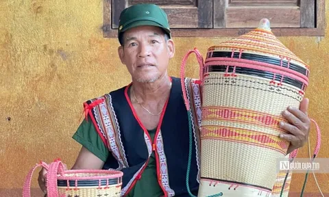 Những bàn tay níu hồn văn hóa Jrai qua từng sợi lạt