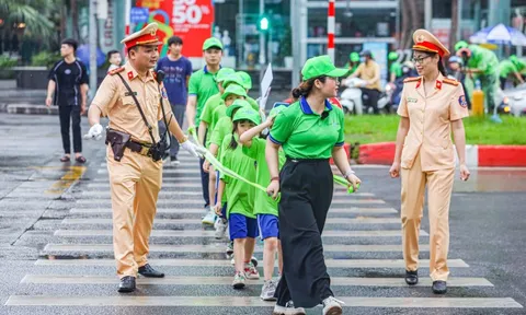CSGT tăng cường tuyên truyền kỹ năng tham gia giao thông an toàn cho lứa tuổi học sinh
