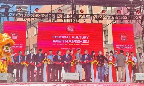 Tưng bừng khai mạc Tuần Văn hóa – Du lịch Việt Nam tại Ba Lan