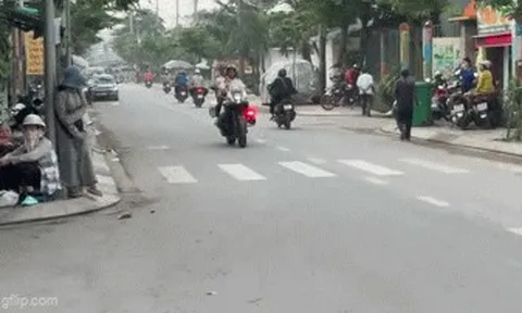 Nữ sinh quên căn cước được CSGT chở đến điểm thi