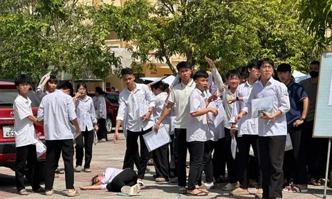Thí sinh ngất xỉu giữa sân trường sau giờ thi Ngữ văn tại TP Hà Tĩnh