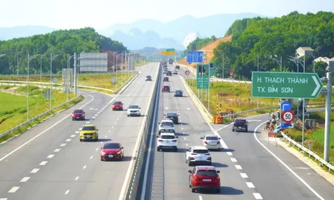 Hành vi vi phạm giao thông bị phạt 35 triệu đồng, trừ 10/12 điểm PGLX theo Nghị định 168