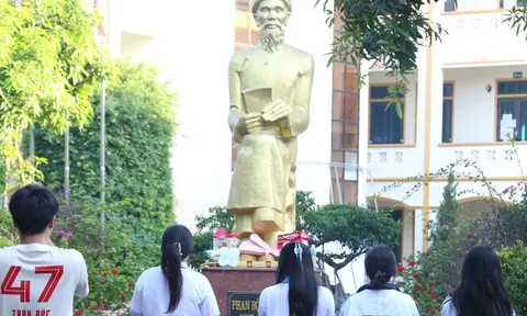 Hành động 'đặc biệt' của sỹ tử trước giờ thi