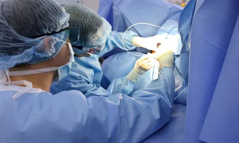 Điểm mặt bộ ba nguyên nhân khiến bệnh trĩ tấn công giới trẻ