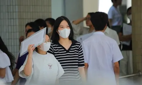 Đề thi tốt nghiệp THPT 2025, môn Toán, tiếng Anh: Quá mới, quá khó để làm gì?!