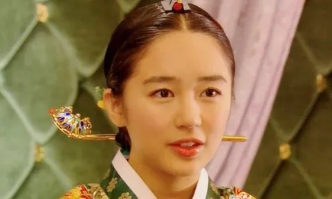 Thái tử phi đẹp nhất xứ Hàn: Yoon Eun Hye bao năm vẫn là huyền thoại