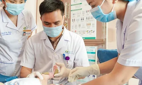 Bệnh di truyền hiếm gặp khiến bệnh nhân biến dạng miệng, mất hết răng, da toàn thân trợt loét