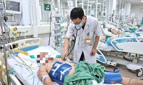 Người đàn ông nguy kịch nghi do điện giật khi sửa bồn nước