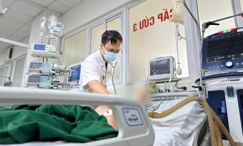 Bệnh nhân liệt hoàn toàn, viêm màng não mủ sau mũi tiêm không đảm bảo vô trùng
