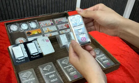 Giá bạc bật tăng nhờ loạt tin tích cực