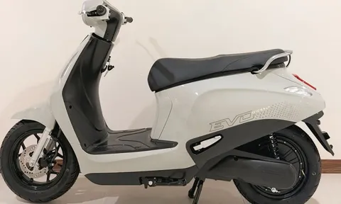 Ảnh thật VinFast Evo Grand: Hai người ngồi có chật không, cốp xe có thể lắp thêm pin phụ trông ra sao?