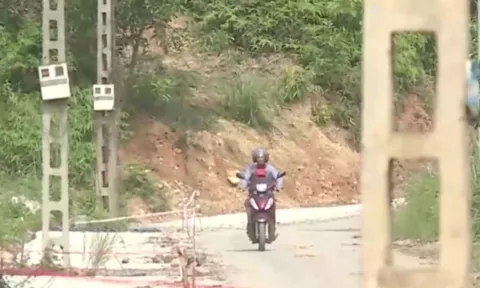 16km đường làm 2 năm chưa xong, người dân khổ vì bẩn và nguy hiểm