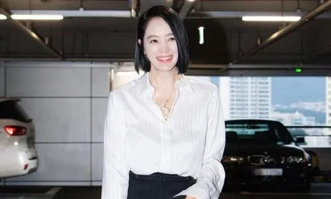 "Chị đại" ở tuổi 55, khoe sắc vóc nóng bỏng gây sốt mạng xã hội