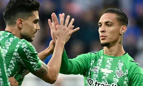 Antony từ chối Al-Nassr, chỉ muốn gia nhập Real Betis dù phải giảm lương