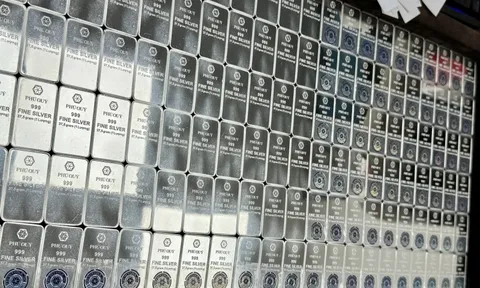 Giá bạc biến động nhẹ phiên đầu tuần