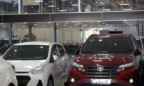 Người tiêu dùng dè dặt với xe ô tô xăng cũ, thị trường chờ đợi làn sóng điện hóa