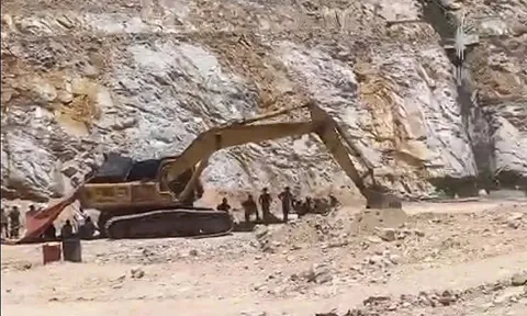 Sập cốt pha bê tông trên công trường cao tốc Quy Nhơn - Chí Thạnh, 2 người tử vong