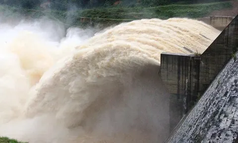 Mở gấp cửa xả đáy thuỷ điện Sơn La