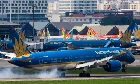 Khách đổ ra Hà Nội xem A80, giá vé máy bay dịp 2/9 đắt ngang Tết Nguyên đán