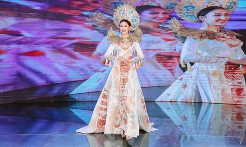 Chuyện của nhà thiết kế biến thời trang thành "vũ khí" để tôn vinh nhan sắc Việt