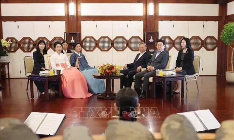 Chùm ảnh: Tổng Bí thư Tô Lâm và Phu nhân dự tiệc trà và thưởng thức nghệ thuật truyền thống