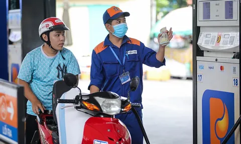 Giá xăng tăng trở lại