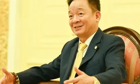 Lần đầu tiên Bầu Hiển làm điều này