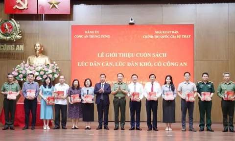 'Lúc dân cần, lúc dân khó, có Công an' - Ấn phẩm ý nghĩa, sâu sắc về lực lượng Công an nhân dân vì nước quên thân, vì dân phục vụ