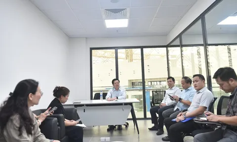 Tập trung nhân lực, tăng tốc thi công gian hàng Triển lãm thành tựu 80 năm Quốc khánh