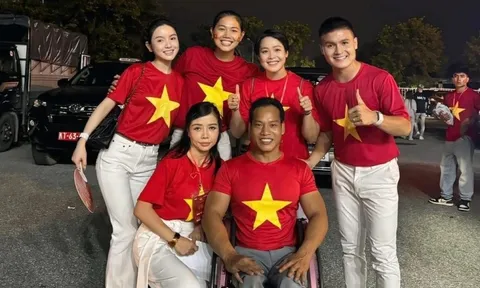 Vợ của Quang Hải rạng rỡ đọ sắc cùng Ánh Viên