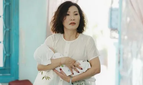 Nghệ sĩ Hồng Đào lên chức "bà ngoại"