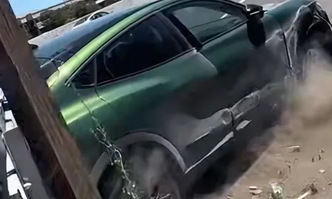 Sự thật video 7 triệu người xem xe điện Ford Mustang mất lái, gây tai nạn kinh hoàng
