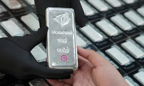 Giá bạc biến động nhẹ, chờ đợi các dữ liệu kinh tế Mỹ
