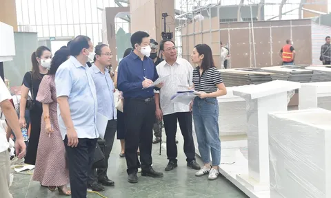 Tổ công tác kiểm tra, chấm điểm sơ bộ thi công các gian hàng Triển lãm thành tựu 80 năm Quốc khánh