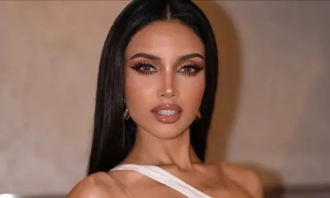 Thí sinh hoa hậu livestream một tiếng kiếm gần 2 tỷ đồng