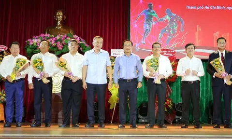 Chủ tịch UBND TP HCM chỉ đạo mục tiêu thi đấu cho CLB Công an TP HCM