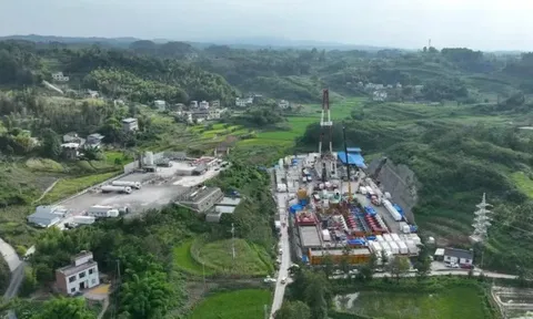 Còi báo động vang lên, dự án khoan sâu 3.300m dừng thi công khẩn cấp, kho báu chứa hàng trăm tỷ m3 'vàng trắng' lộ diện nhờ công nghệ cao