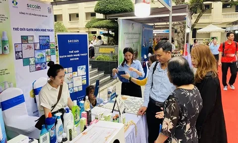 Hỗ trợ vé máy bay thương gia, khách sạn 5 sao cho chuyên gia công nghệ
