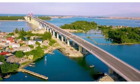 Hơn 1 tuần nữa, cầu vượt biển dài nhất miền Trung sẽ thông xe
