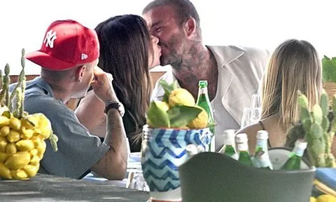 Beckham khoá môi Victoria tình tứ trước mặt tiểu thư Harper, 26 năm vẫn yêu như ngày đầu nhưng vẫn còn điều tiếc nuối này