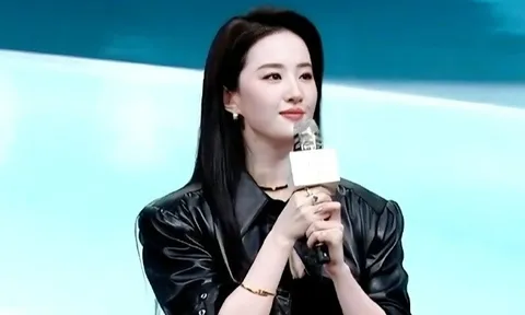 Lưu Diệc Phi rạng rỡ trong sự kiện, được khán giả tạo bất ngờ lớn