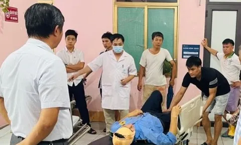 Lốc xoáy ở Ninh Bình khiến 14 người nhập viện, một người tử vong