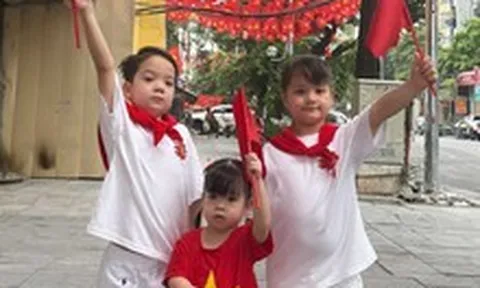 Đỗ Mỹ Linh khoe "đội hình yêu nước" nhà bầu Hiển, ái nữ chủ tịch CLB Hà Nội mặc áo cờ đỏ yêu hết cỡ